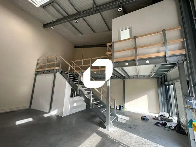 Location Local d'activités 126 m²