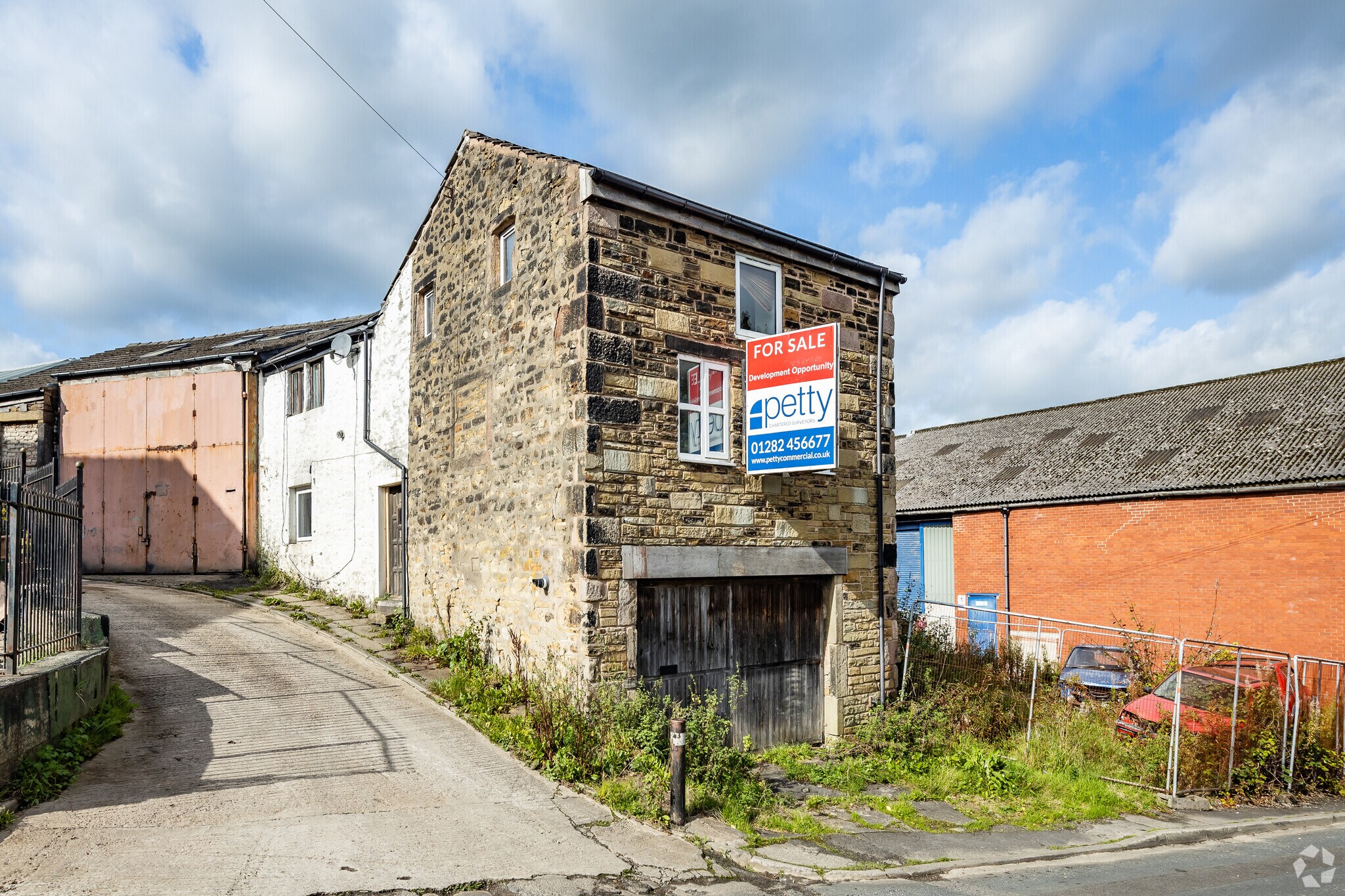 14 Lenches Rd, Colne for sale Primary Photo- Image 1 of 1