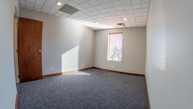 40-42 E Hinsdale Ave, Hinsdale, IL for rent Interior Photo- Image 2 of 8