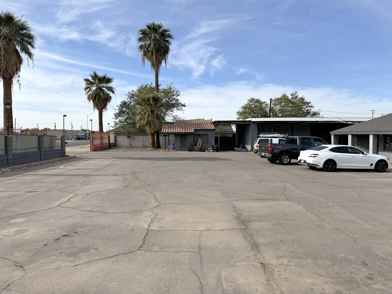 2850 E Van Buren St, Phoenix, AZ for rent - Building Photo - Image 2 of 8