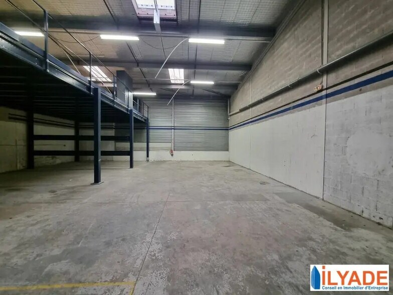 35-37 Rue De Berlin, Vitrolles to rent - Building Photo - Image 2 of 14