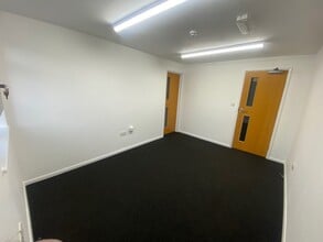 Basingstoke Rd, Reading to rent Interior Photo- Image 2 of 6