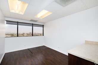 1125 S Beverly Dr, Los Angeles, CA to rent Interior Photo- Image 1 of 5