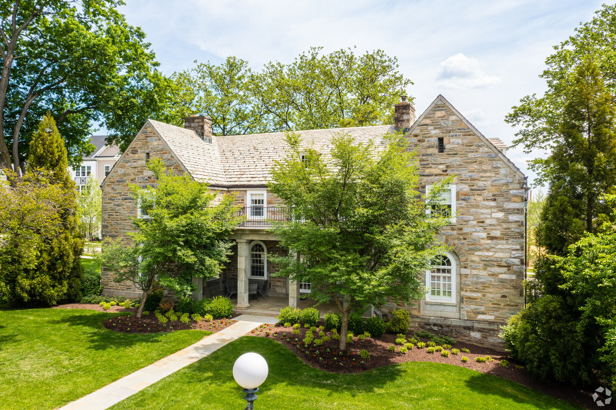 3827 West Chester Pike, Newtown Square, PA for rent Building Photo- Image 1 of 5