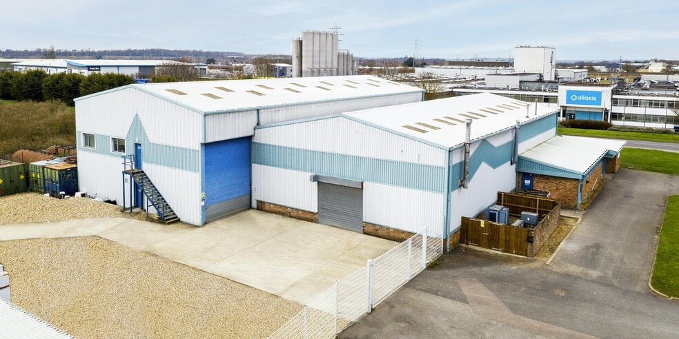 4 Redwongs Way, Huntingdon to rent - Building Photo - Image 2 of 17