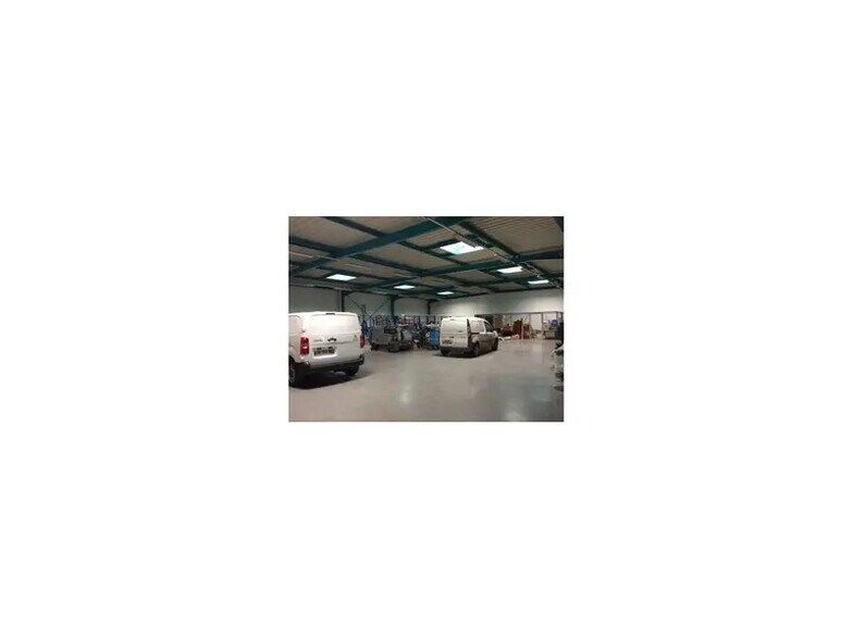 Light Industrial in Tremblay-en-France to rent - Building Photo - Image 1 of 29