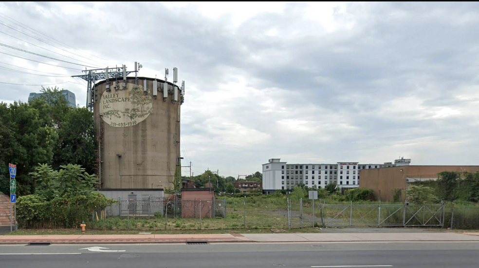 1136-1146 Mccarter Hwy, Newark, NJ for sale - Building Photo - Image 1 of 4