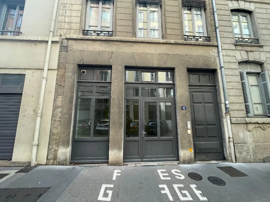 Office in Lyon to rent Building Photo- Image 1 of 6