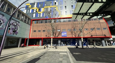 3-5 Town Sq, Basildon to rent Building Photo- Image 1 of 7