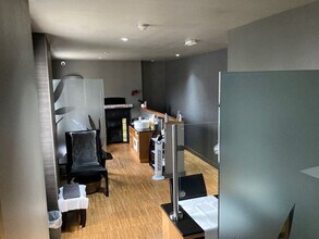 10 Anyards Rd, Cobham to rent Interior Photo- Image 2 of 7