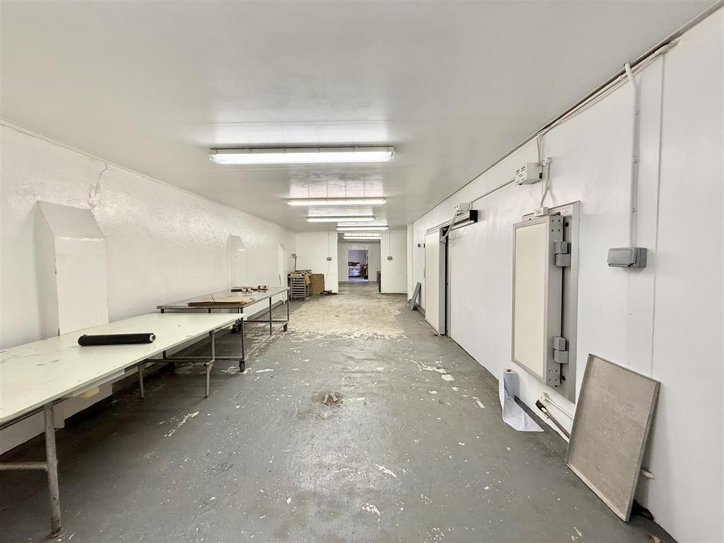 58 Burdett Rd, Southend On Sea to rent Building Photo- Image 1 of 6