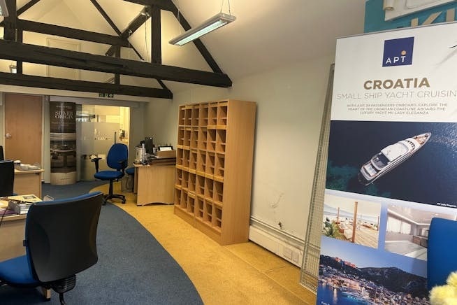 10-12 Denmark St, Wokingham to rent Interior Photo- Image 1 of 6