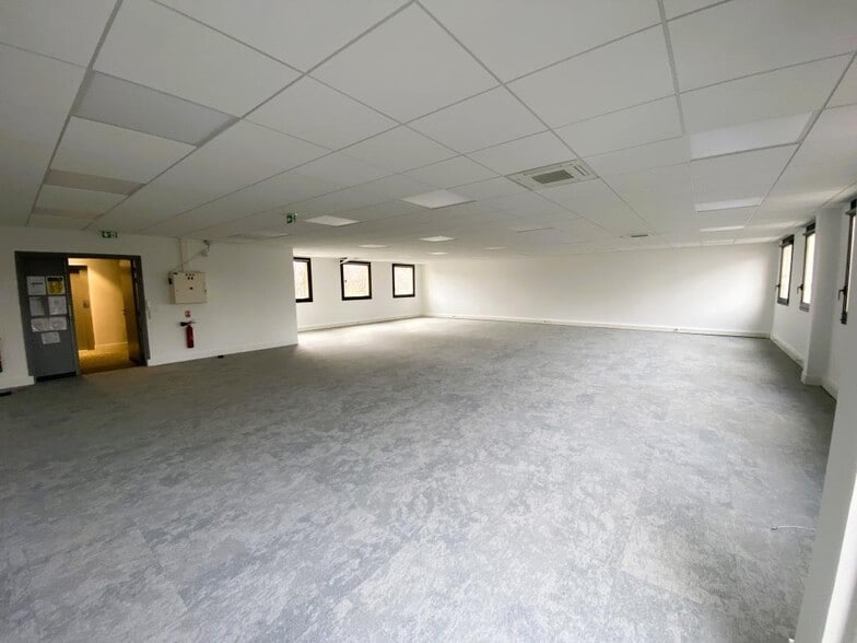 Office in Saint-Gratien to rent - Building Photo - Image 2 of 6