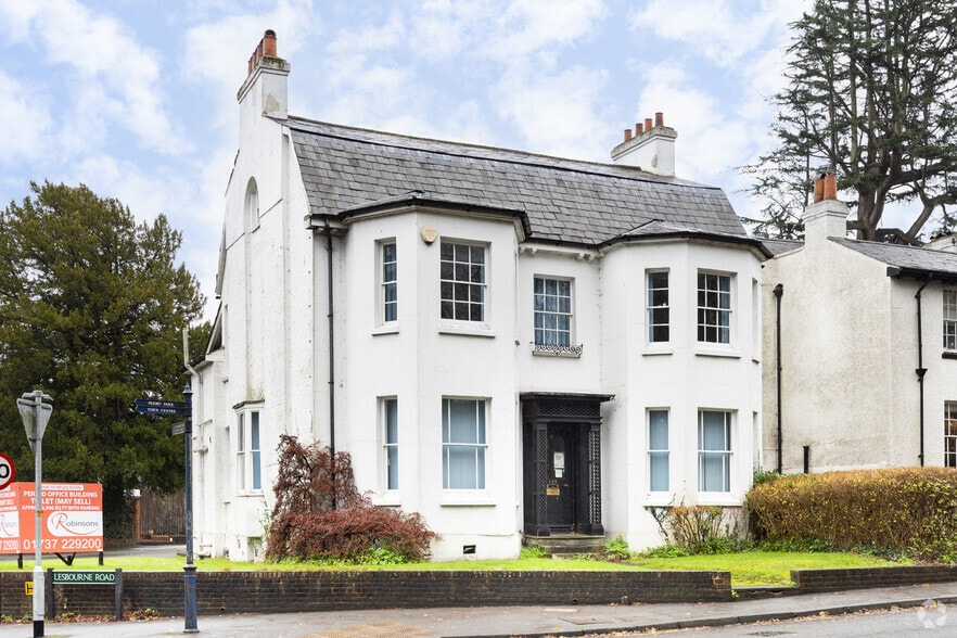 107 Bell St, Reigate to rent - Primary Photo - Image 1 of 2