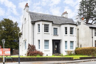 107 Bell St, Reigate to rent Primary Photo- Image 2 of 3