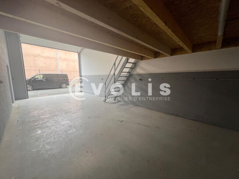 Light Industrial in Marcoussis to rent - Building Photo - Image 3 of 8