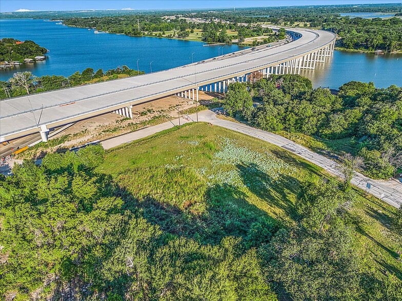 7037 Greenbriar Crescent St, Lake Worth, TX for sale - Building Photo - Image 1 of 13