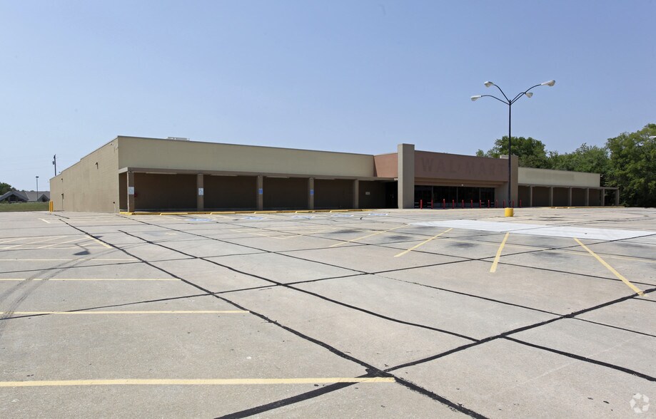 1004 N Broadway St, Cleveland, OK for rent - Primary Photo - Image 1 of 7