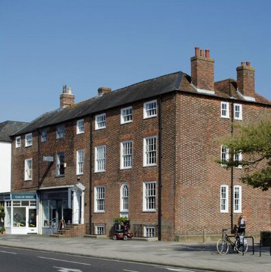 Southgate, Chichester to rent Primary Photo- Image 1 of 2