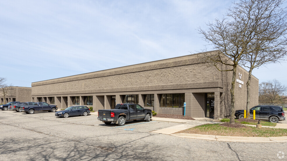 50200-50210 Dennis Industrial Ct, Wixom, MI for rent - Building Photo - Image 1 of 6