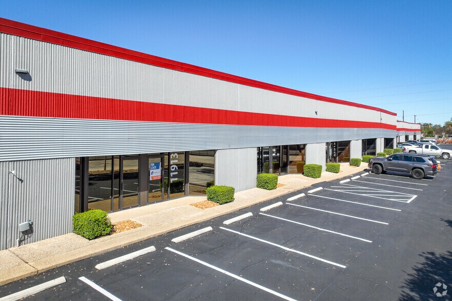 11905-11945 Starcrest Dr, San Antonio, TX to rent - Building Photo - Image 2 of 22