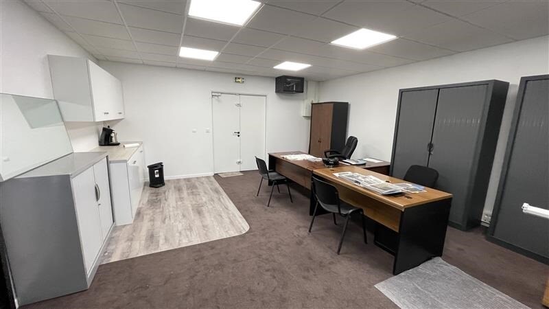 Light Industrial in Lognes to rent - Interior Photo - Image 3 of 6