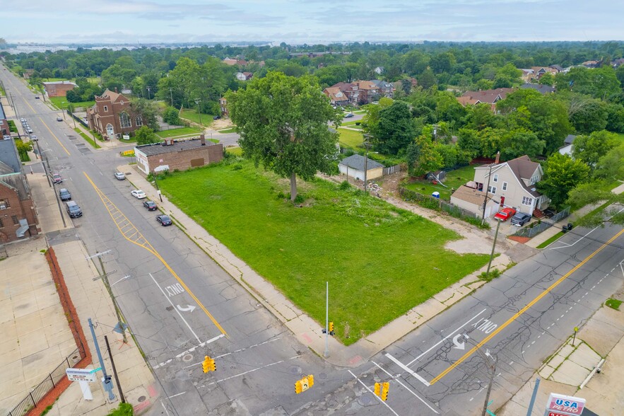 14315-14345 Kercheval St, Detroit, MI for sale - Building Photo - Image 3 of 11