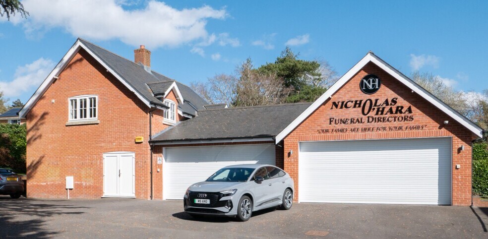 38-40 Rowlands Hl, Wimborne for sale - Primary Photo - Image 1 of 1