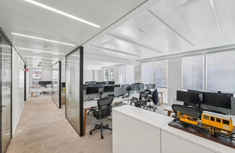 168 Avenue Charles De Gaulle, Neuilly-sur-Seine to rent Building Photo- Image 1 of 10