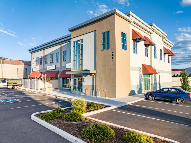 4801 Biddle Rd, Central Point, OR for rent - Building Photo - Image 1 of 37