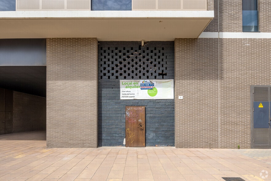 Carrer Àngeles Santos, 6, L'Hospitalet de Llobregat, Barcelona to rent - Building Photo - Image 3 of 4