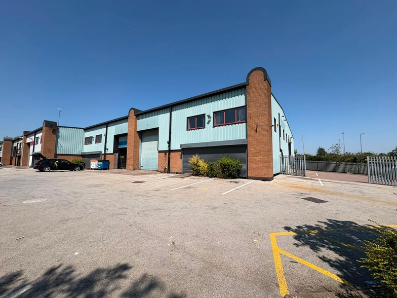 Earls Colne, Earls Colne to rent - Building Photo - Image 2 of 27