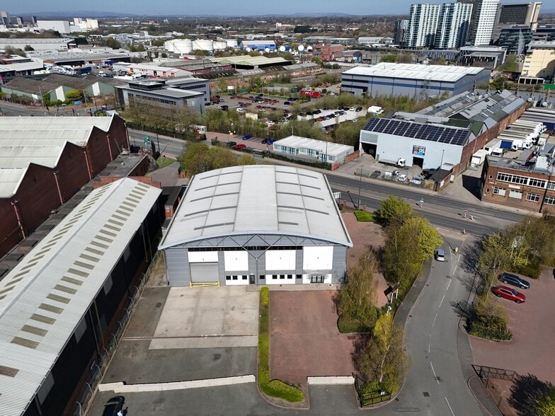 Circle South, Trafford Park, Manchester to rent - Building Photo - Image 1 of 10