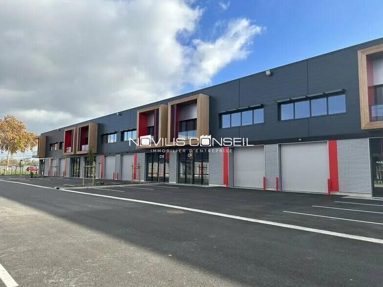 Light Industrial in Fenouillet to rent - Building Photo - Image 2 of 13
