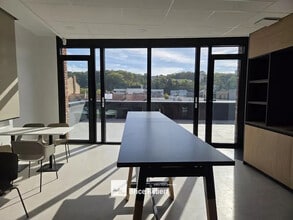 Office in Lyon to rent Interior Photo- Image 1 of 6