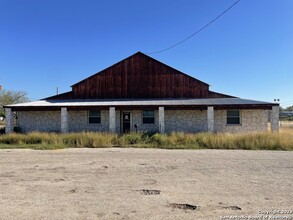 1500 Simmons Ave, Jourdanton, TX for sale Primary Photo- Image 1 of 14