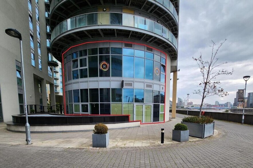 Bridges Court Rd, London for sale - Building Photo - Image 1 of 1