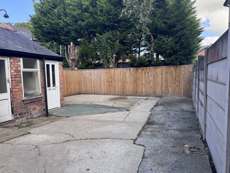 42 Watling Street Road, Preston to rent - Building Photo - Image 2 of 2