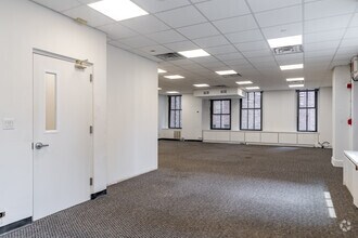 18 E 41st St, New York, NY to rent Interior Photo- Image 2 of 9