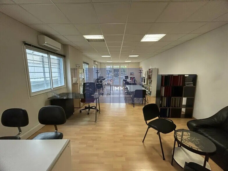 Office in Cenon to rent - Interior Photo - Image 2 of 5