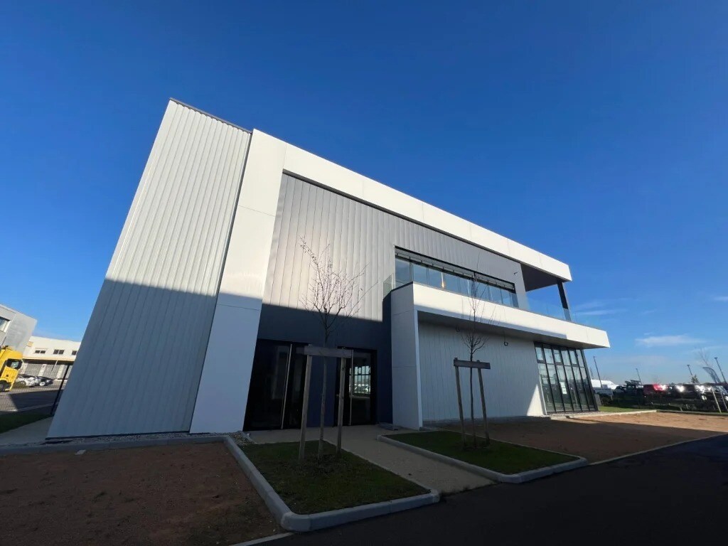 Light Industrial in Arnas to rent Building Photo- Image 1 of 10