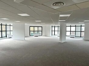 107 Quai Du Docteur Dervaux, Asnières-sur-Seine to rent Interior Photo- Image 2 of 3