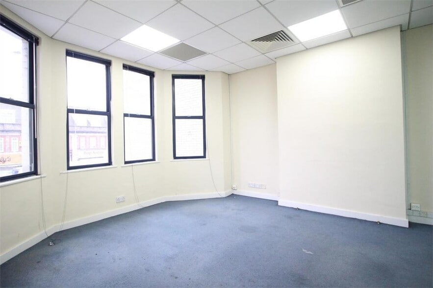 292-294 Hale Ln, Edgware to rent - Building Photo - Image 3 of 8