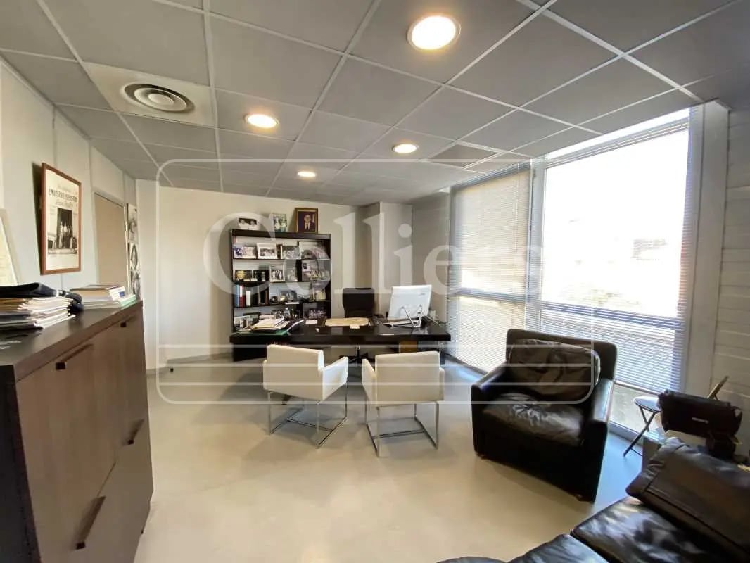 Office in Marseille to rent Interior Photo- Image 1 of 10