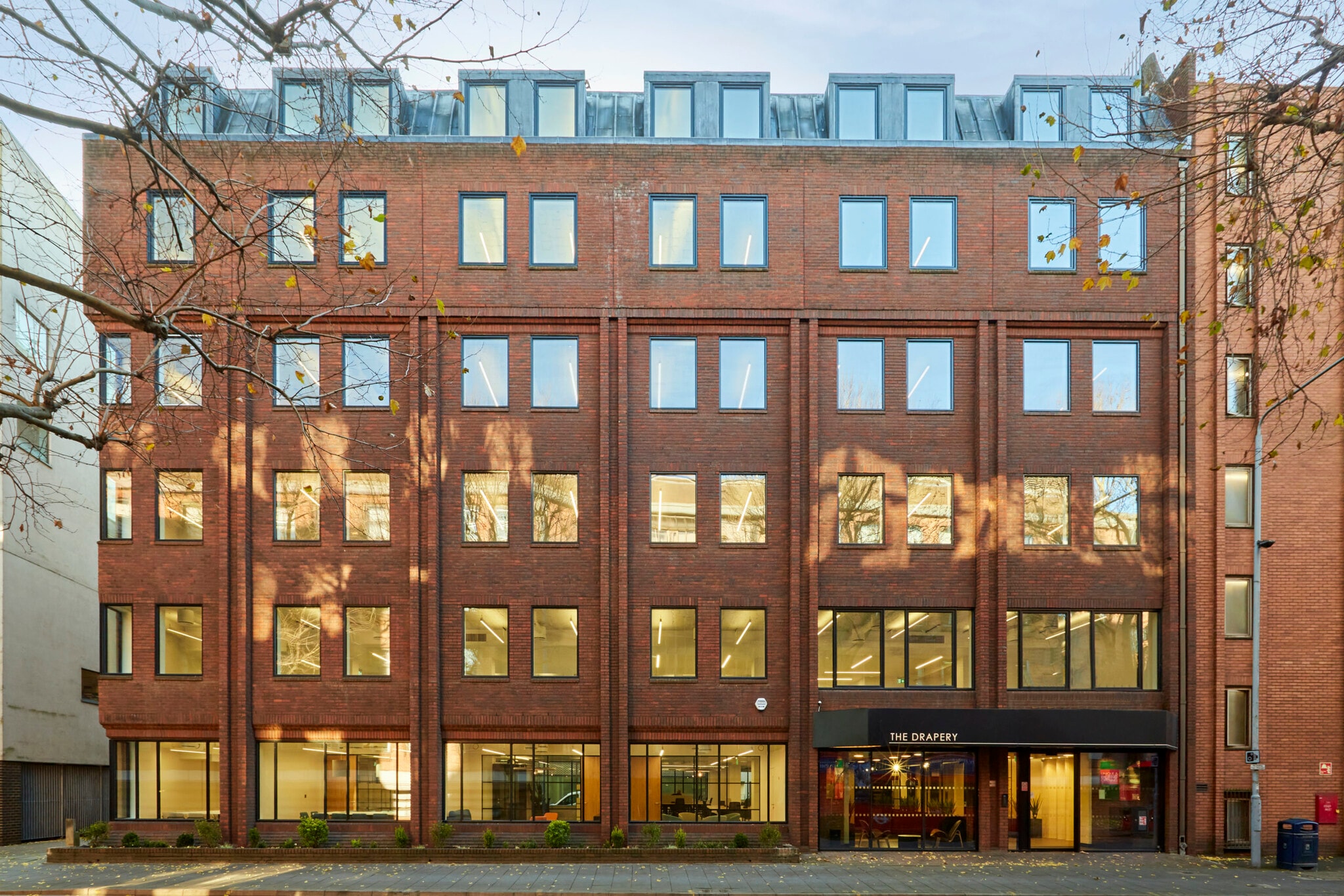 Drapers Court, Kingston Upon Thames to rent Building Photo- Image 1 of 6
