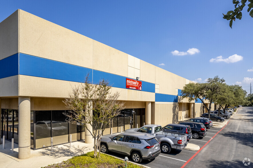 6001-6035 Randolph Blvd, San Antonio, TX for sale - Building Photo - Image 1 of 1