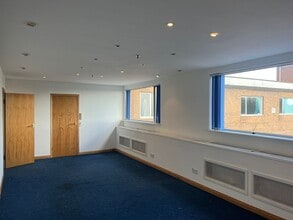 52 Wash Lane, Bury to rent Interior Photo- Image 2 of 24