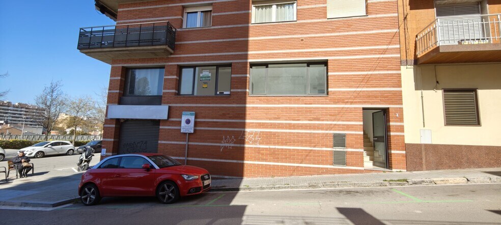 Retail in Granollers, Barcelona to rent - Primary Photo - Image 1 of 1