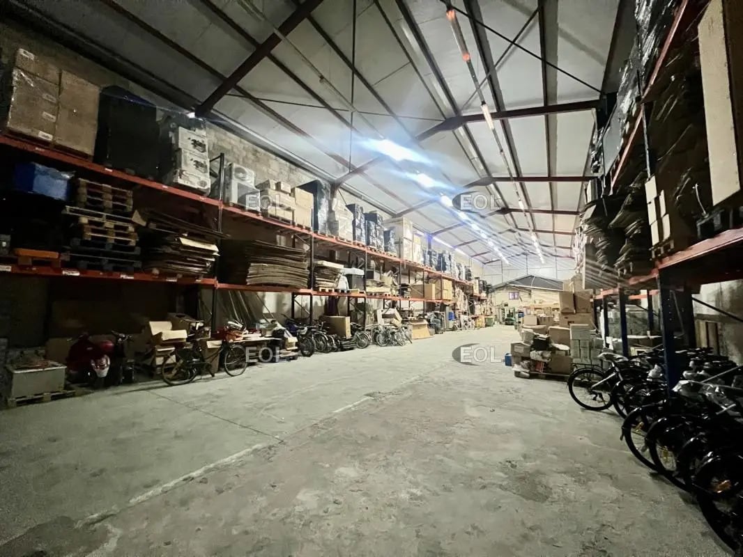 Light Industrial in Bagnolet for sale Interior Photo- Image 1 of 18