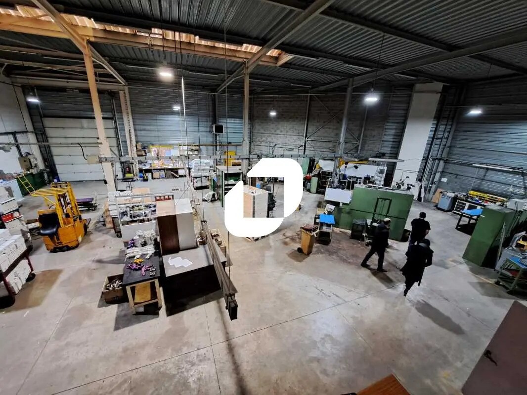 Light Industrial in Noisy-le-Sec to rent Interior Photo- Image 1 of 10